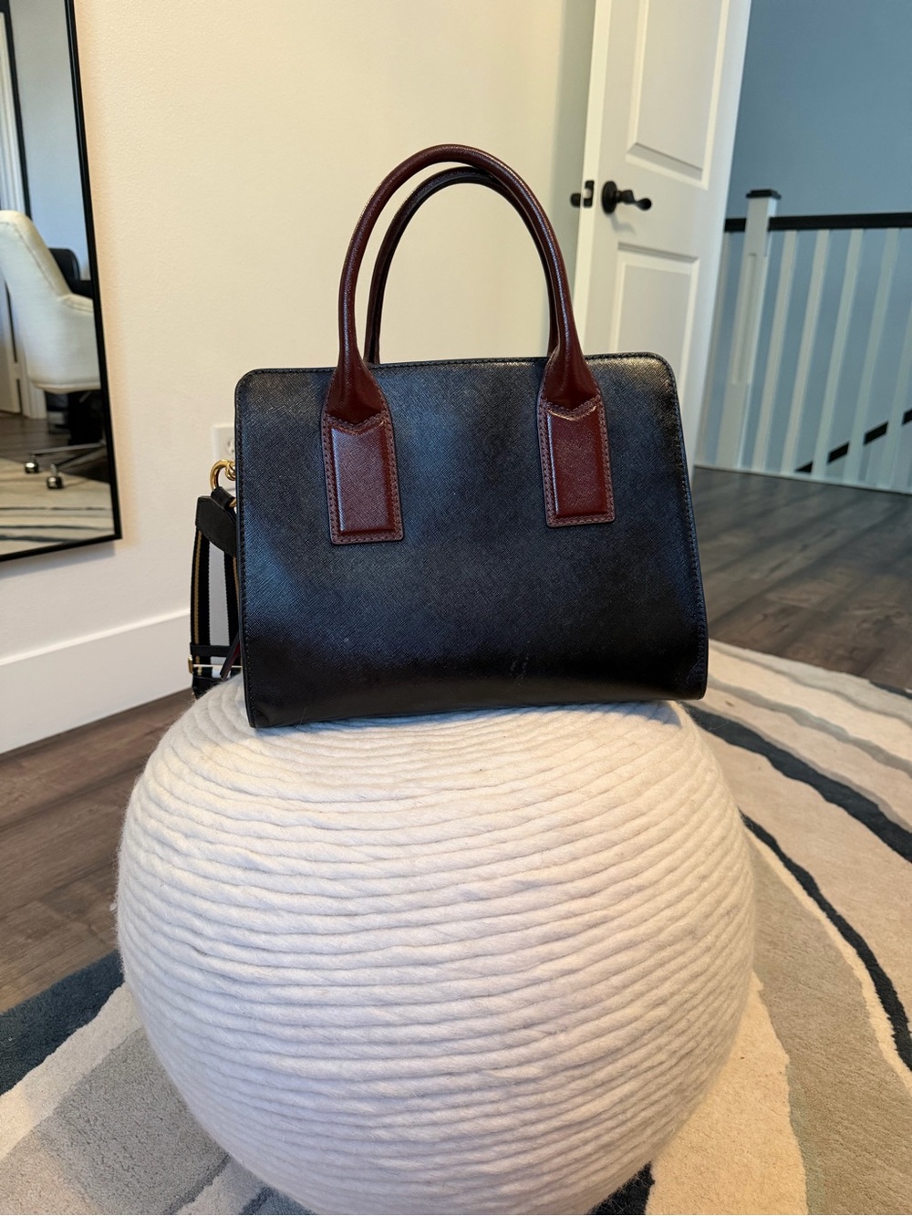 Marc Jacobs Black Leather Satchel with Burgundy Handles and Red Tag - Picture 4 of 5